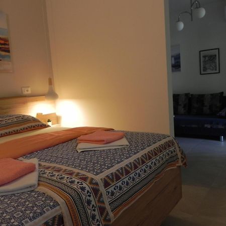 Apartments Katalenic Selce Esterno foto