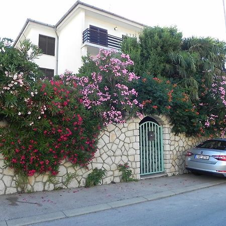 Apartments Katalenic Selce Esterno foto