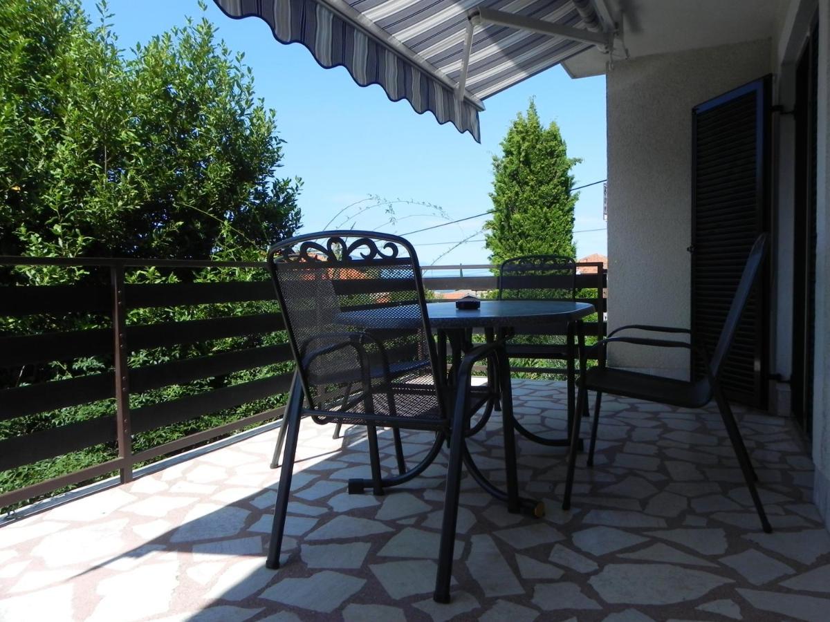 Apartments Katalenic Selce Esterno foto