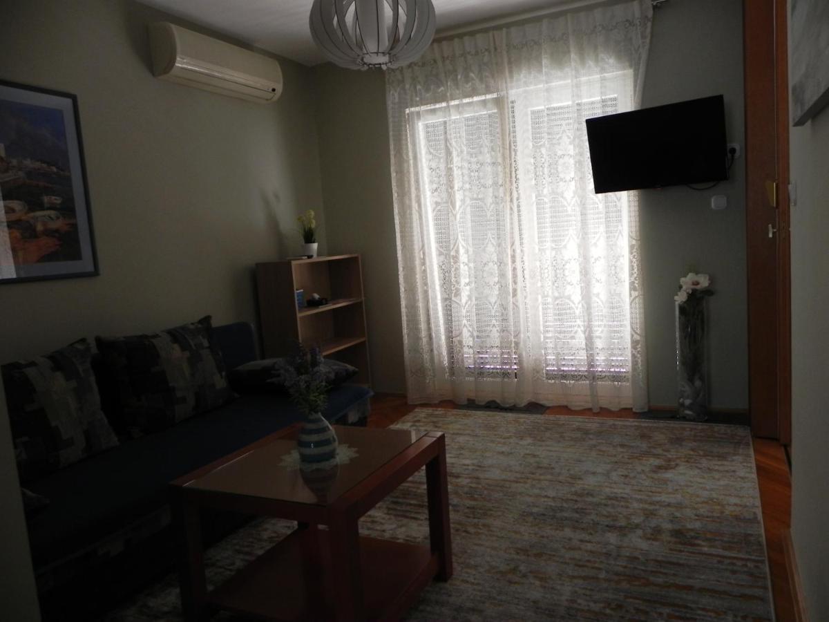 Apartments Katalenic Selce Esterno foto