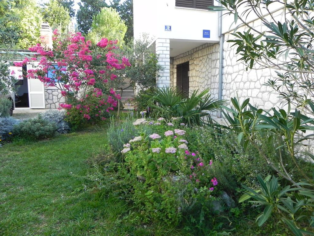 Apartments Katalenic Selce Esterno foto