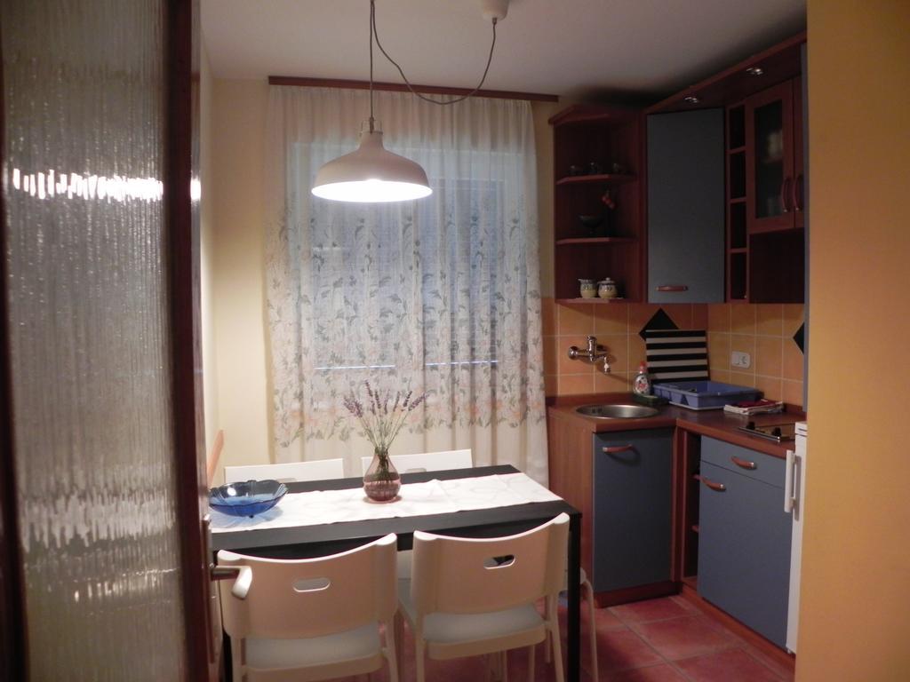 Apartments Katalenic Selce Esterno foto