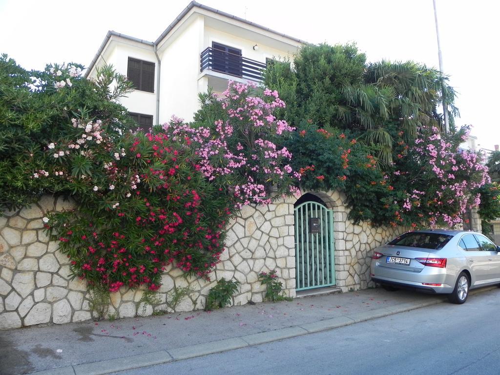 Apartments Katalenic Selce Esterno foto