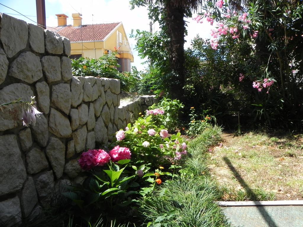 Apartments Katalenic Selce Esterno foto