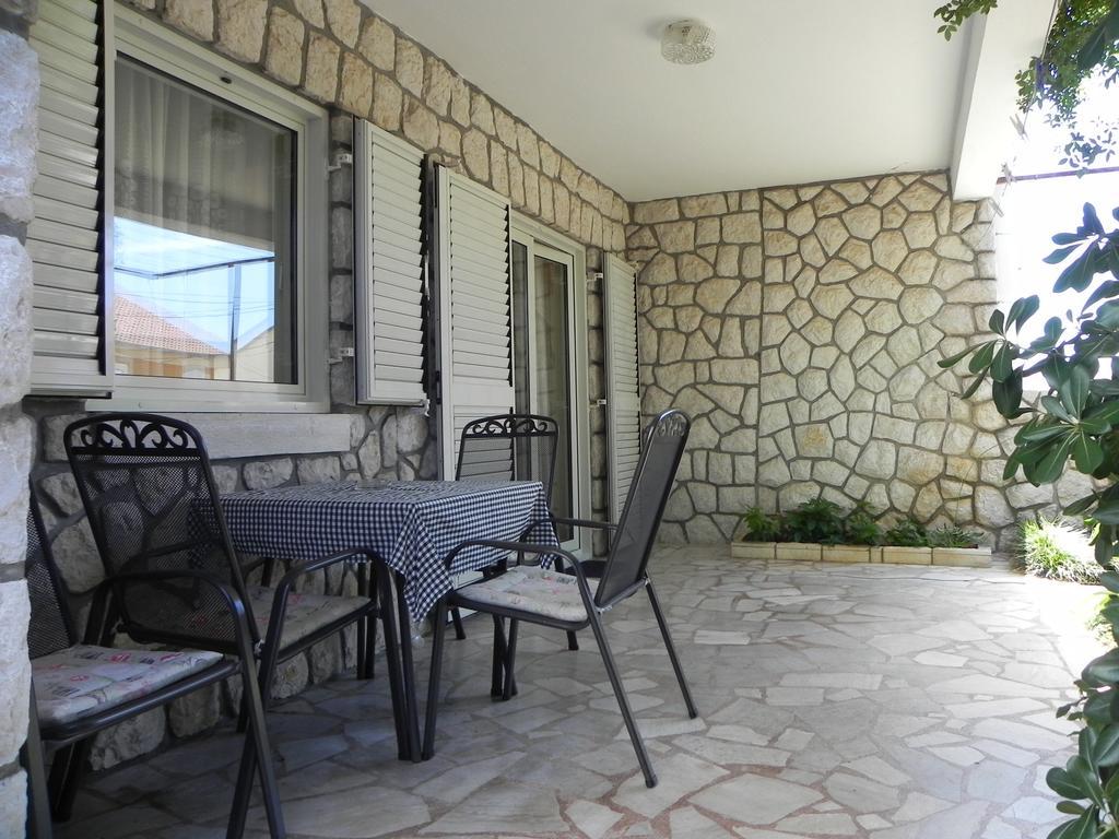 Apartments Katalenic Selce Esterno foto