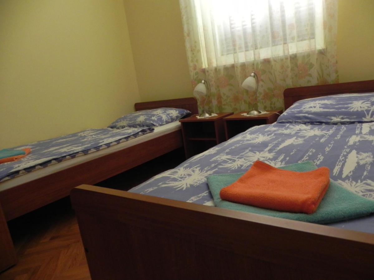 Apartments Katalenic Selce Esterno foto